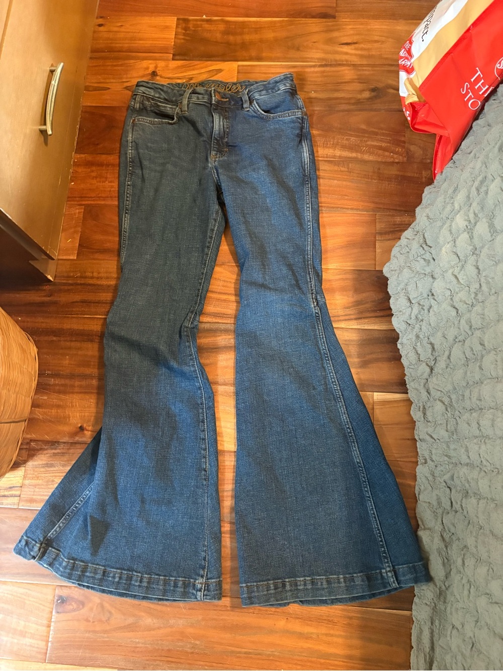 Wrangler Women’s High Rise Flare Bell Bottom Jeans Size 5 x 34 (855)